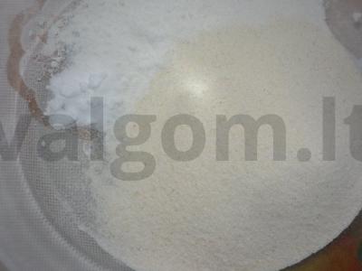 Mannik su kaimiškais obuoliais ant kefyro Žingsnis 1