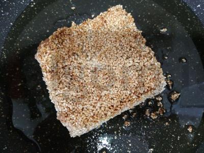 Delikatesinis užkandis iš tuno, kepto sezamo sėklose Žingsnis 2