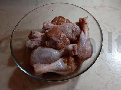 Vištienos šlaunelės garstyčių ir sojų padažo padaže Žingsnis 1