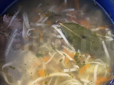 Krienų makaronų sriuba pagrindine nuotrauka