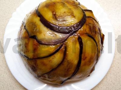 Daržovių terina su bryndza keptuose baklažanuose pagrindine nuotrauka