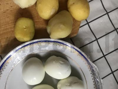 Sluoksniuotos vištienos salotos Žingsnis 1