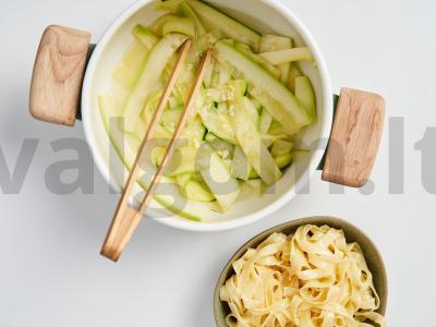 Cukinijų daržovių makaronai su makaronais Žingsnis 2
