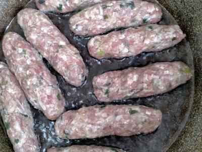 Naminiai kotletai su žolelėmis bet kokiam garnyrui Žingsnis 3