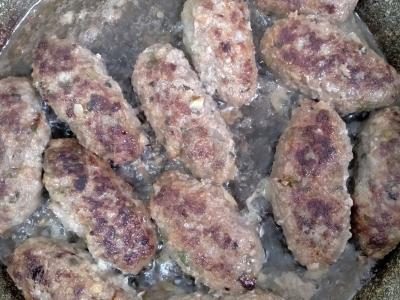 Naminiai kotletai su žolelėmis bet kokiam garnyrui Žingsnis 4