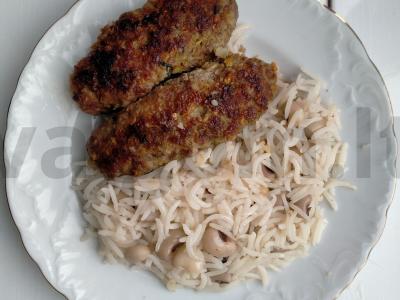 Naminiai kotletai su žolelėmis bet kokiam garnyrui pagrindine nuotrauka