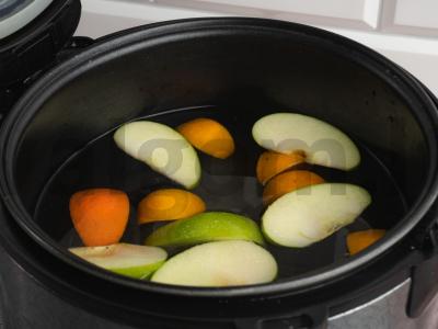 Obuolių ir mandarinų kompotas multicooker keptuvėje Žingsnis 2