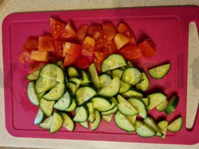 Gausios salotos su gydytojo dešra ir šviežiomis daržovėmis Žingsnis 1