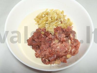 Skanus triušienos, anties, šoninės ir lazdyno riešutų terinas Žingsnis 3