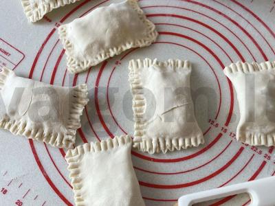 Sluoksniuotos tešlos pyragai su vištiena ir daržovėmis Žingsnis 3