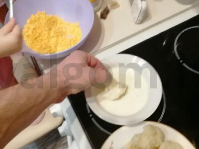 Žiediniai kopūstai kukurūzų dribsnių tešloje Žingsnis 4