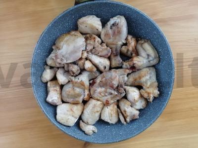 Vištienos troškinys piene Žingsnis 2