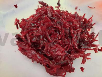 Burokėlių užkandis su džiovintomis slyvomis ir graikiniais riešutais Žingsnis 1