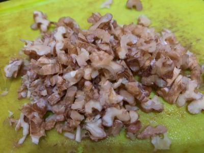 Burokėlių užkandis su džiovintomis slyvomis ir graikiniais riešutais Žingsnis 3