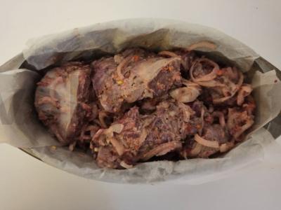 Kepta jauna ožkiena su aromatiniais prieskoniais Žingsnis 3
