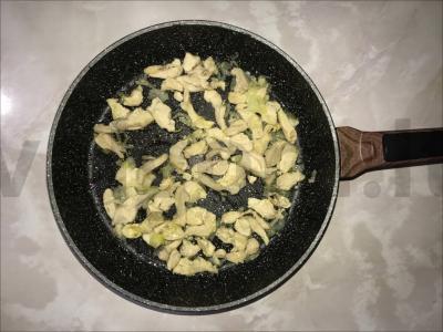 Makaronai su grietinėlės padažu ir cukinija Žingsnis 3