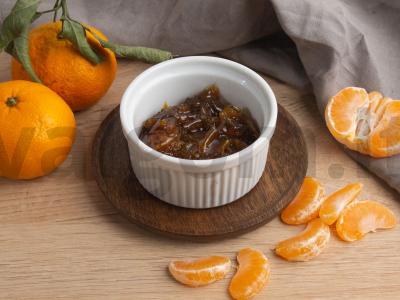 Mandarinų uogienė su cukranendrių cukrumi pagrindine nuotrauka