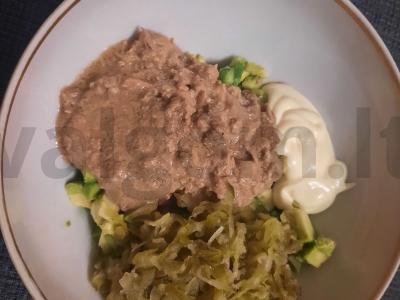 Menkių kepenėlių salotos su avokadais Žingsnis 4