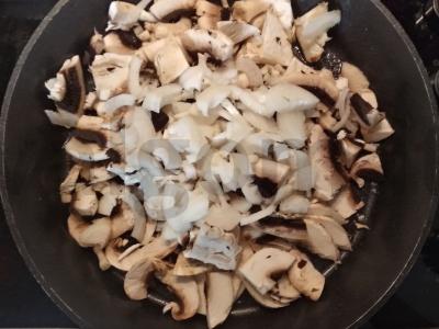 Skanus galette su brokoliais, grybais ir mocarela Žingsnis 2