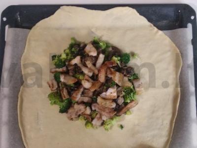 Skanus galette su brokoliais, grybais ir mocarela Žingsnis 3