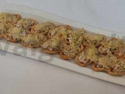 Tartaletės su vištienos filė ir graikiniais riešutais pagrindine nuotrauka