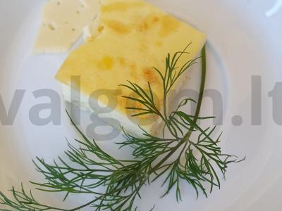 Kiaušinių apkepas su sūriu pagrindine nuotrauka