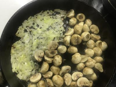 Vištiena su grybais ir sūriu grietinėje Žingsnis 2