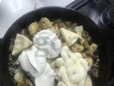 Vištiena su grybais ir sūriu grietinėje Žingsnis 4