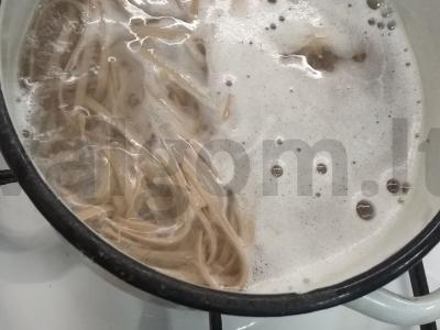 Grikių makaronai su mėsos padažu ir daržovėmis Žingsnis 11