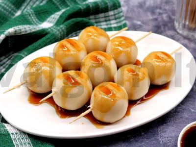 Mitarashi dango pagrindine nuotrauka