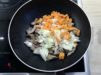Bulgur su kalakutiena ir grybais Žingsnis 2