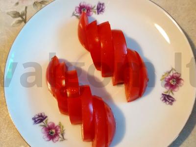 Kiaušinienė su pomidorais, paprika ir žolelėmis Žingsnis 2