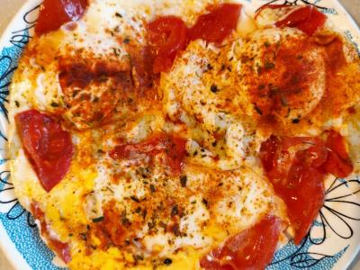 Kiaušinienė su pomidorais, paprika ir žolelėmis Žingsnis 6