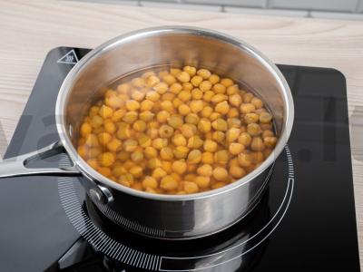 Kreminė tyrės sriuba su avinžirniais ir kariu Žingsnis 1