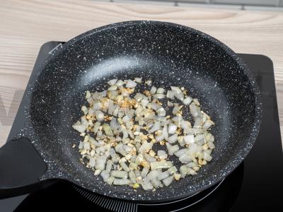 Kreminė tyrės sriuba su avinžirniais ir kariu Žingsnis 2