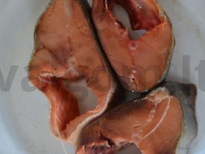 Orkaitėje kepta kuojos lašiša su žolelėmis Žingsnis 1