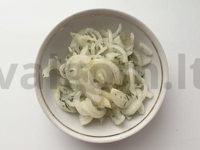 Marinuoti svogūnai prieskoniuose Žingsnis 4