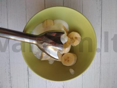 Bananų pyragas be kepimo Žingsnis 1