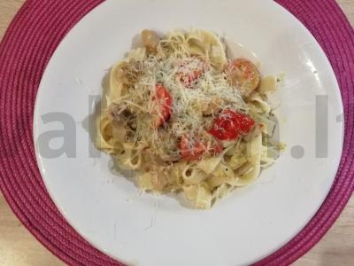 Fettuccini su vištiena ir pesto padažu pagrindine nuotrauka