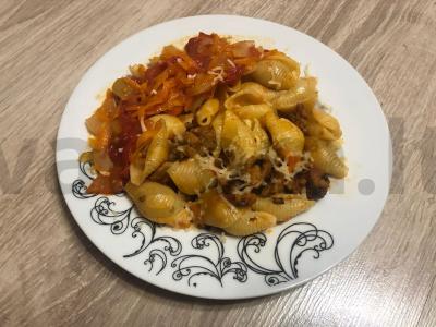 Makaronų kriauklės su mėsos padažu pagrindine nuotrauka
