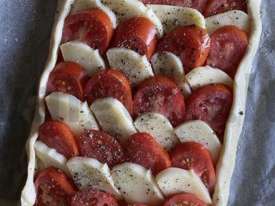 Viduržemio jūros regiono pyragas su mocarela ir pomidorais Žingsnis 5