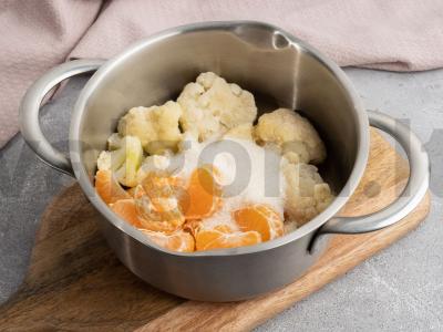 Mandarinų ir žiedinių kopūstų uogienė Žingsnis 1