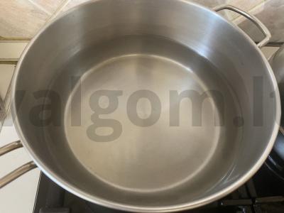 Greitas keptų makaronų su troškiniu receptas Žingsnis 1