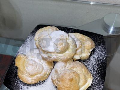 Profiterolės pagal specialų Ksyukha receptą. pagrindine nuotrauka