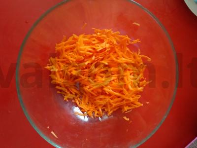 Kopūstų salotos "Freshness" su krapais Žingsnis 1