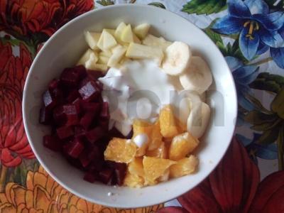 Burokėlių salotos su apelsinais ir bananais Žingsnis 5