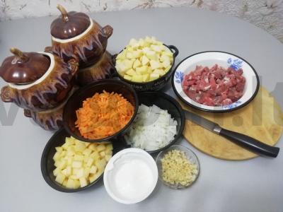 Kepinys su bulvėmis ir cukinijomis Žingsnis 1