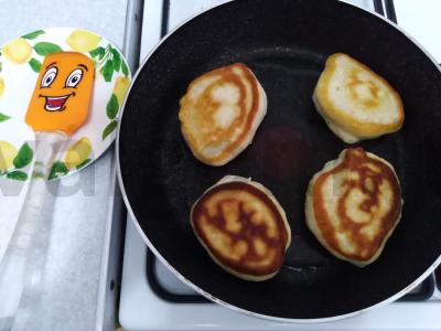 Kefyro blyneliai su blynų miltais Žingsnis 4