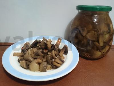 Marinuoti grybai su prieskoniais pagrindine nuotrauka