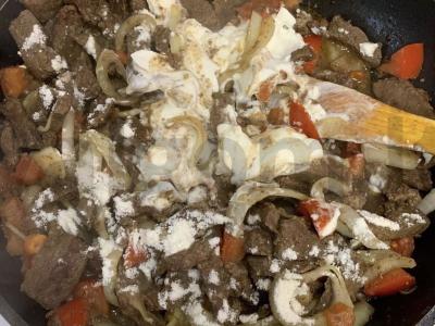 Stroganovo stiliaus kepenys grietinėje Žingsnis 3